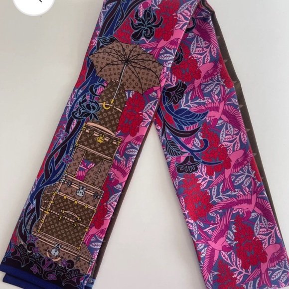 Louis Vuitton Silk "Louis A Paris" Bandeau Fuchsia - Picture 5 of 7